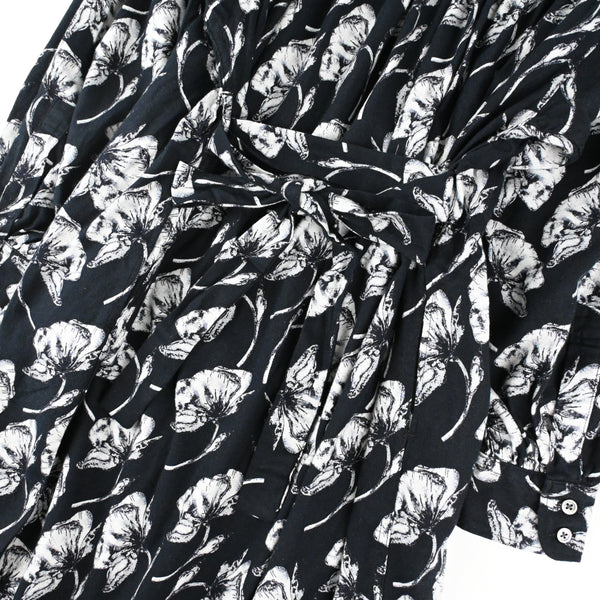 ウエストは調節可能です。